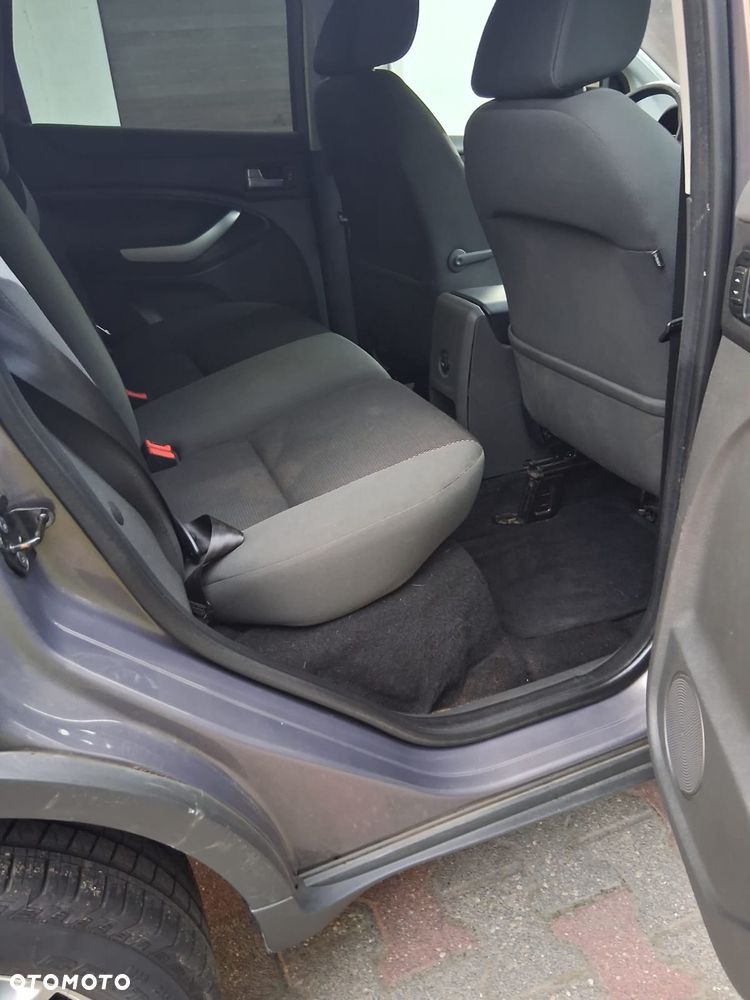 Ford Kuga 2.0 TDCi 2x4 Trend - 4