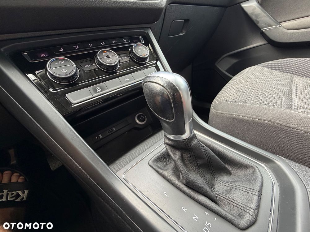 Volkswagen Touran - 10