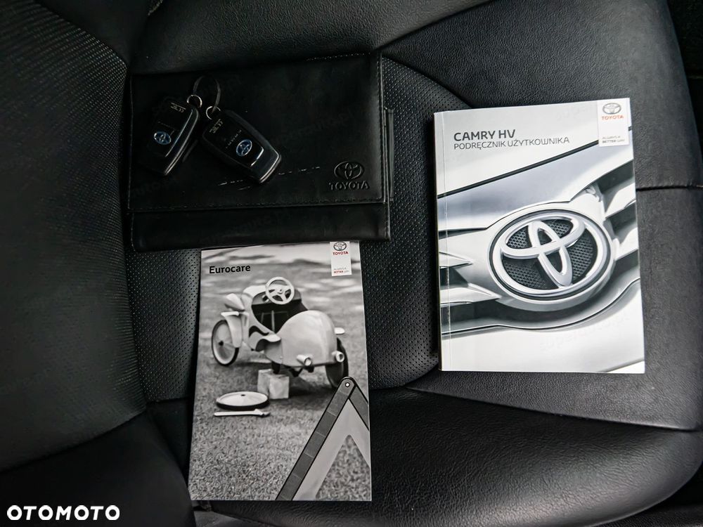 Toyota Camry 2.5 Hybrid Executive CVT - 35