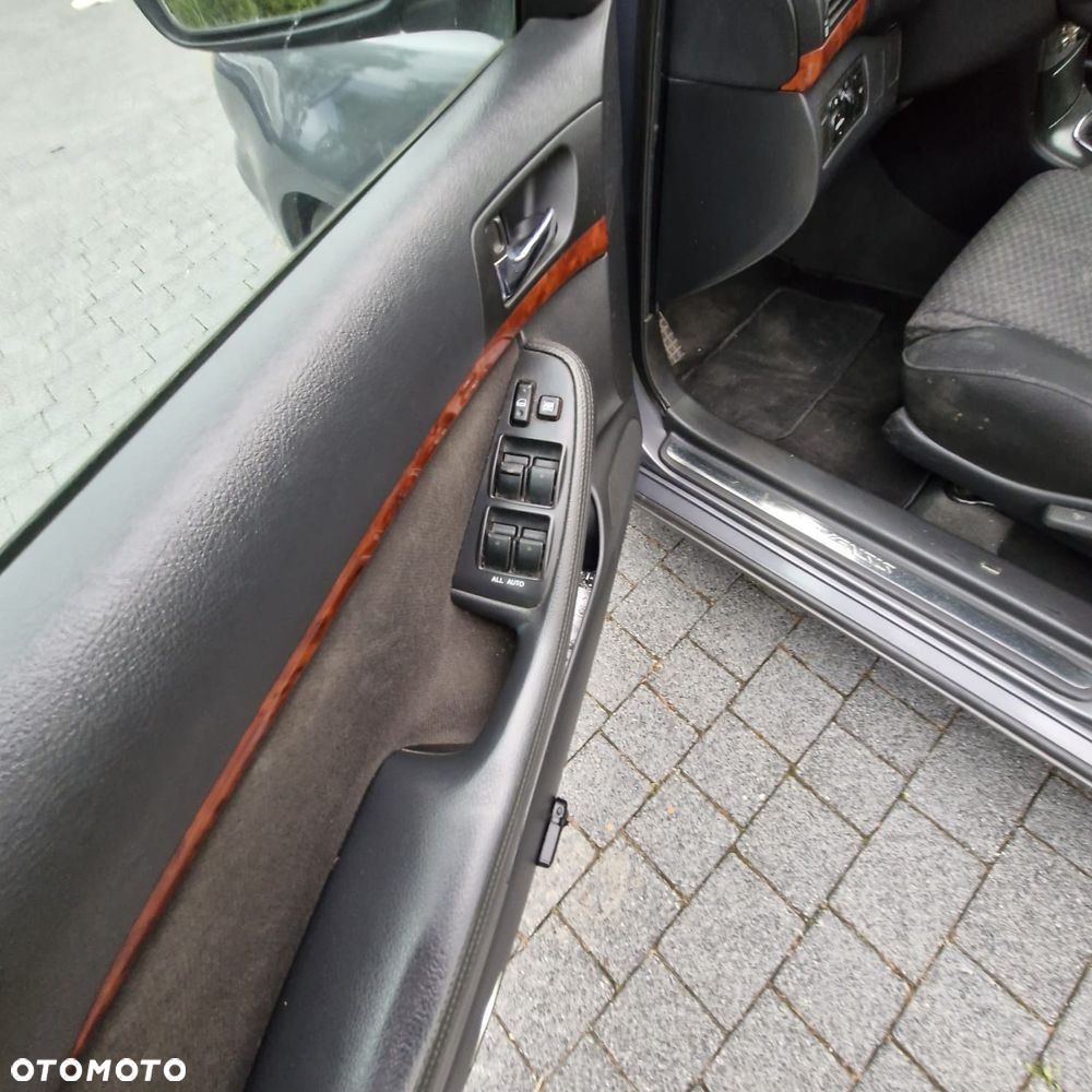 Toyota Avensis - 12