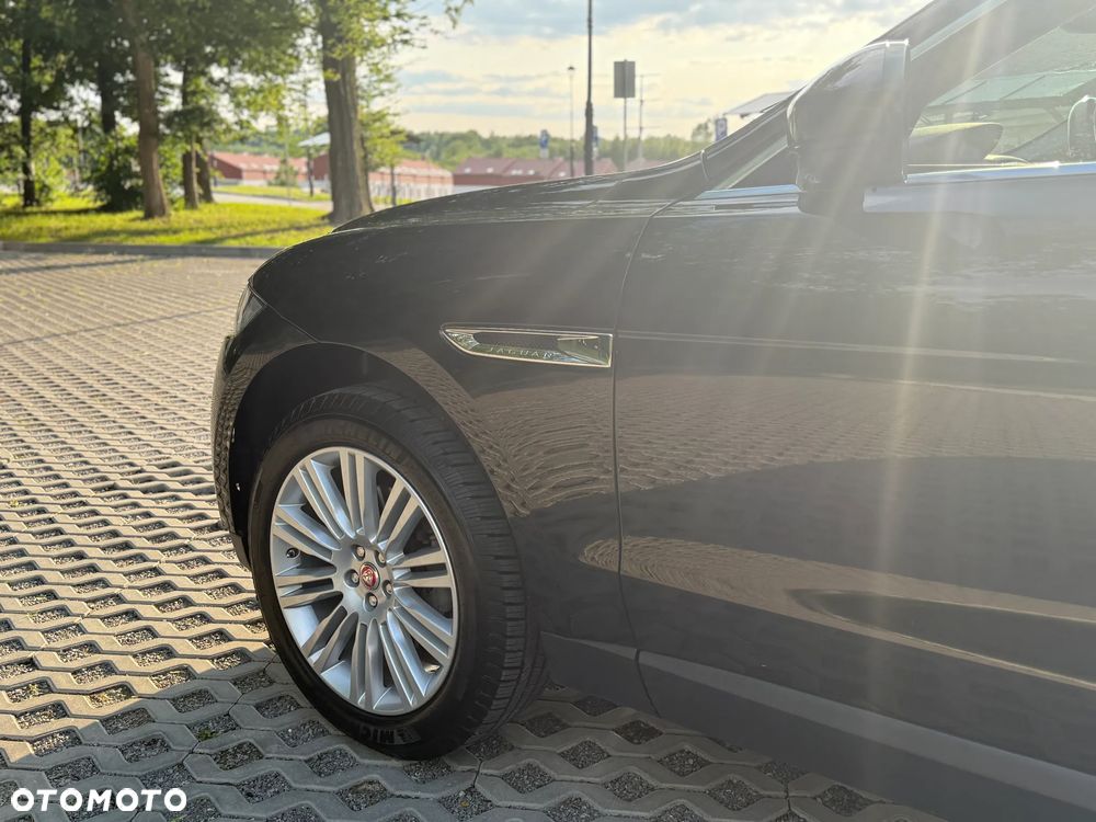Jaguar F-Pace 30t AWD Portfolio - 11