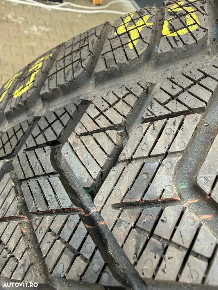 255 45 R20 IARNA PIRELLI NOI - 3