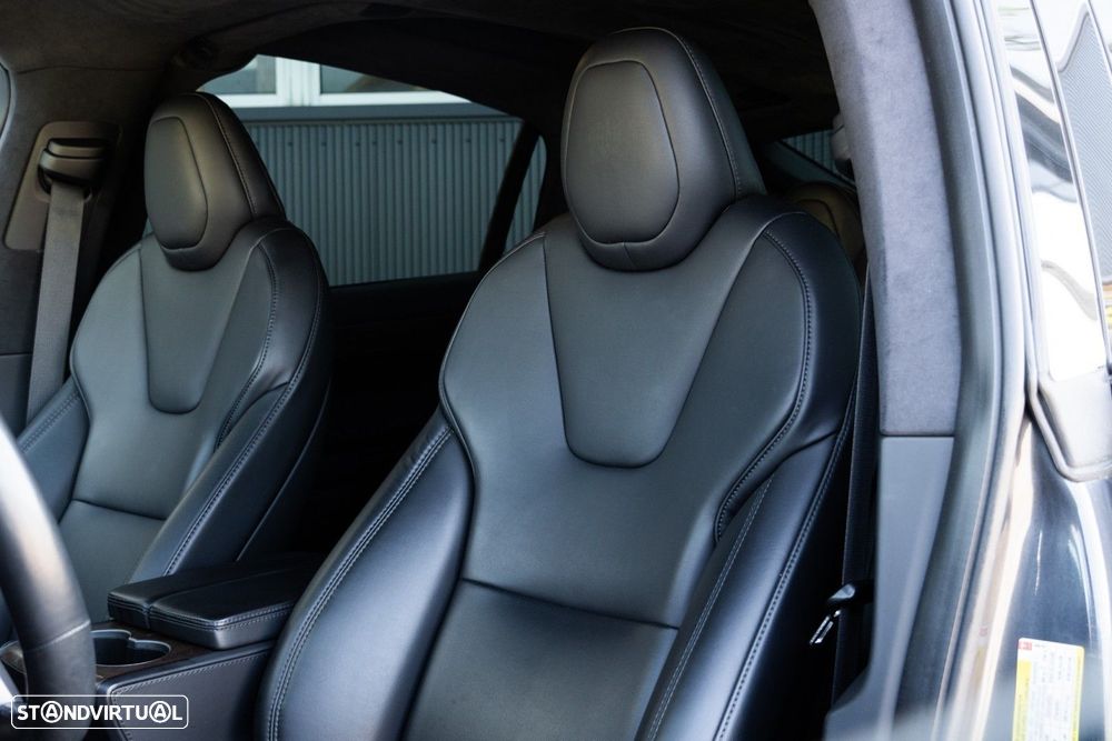 Tesla Model X - 9