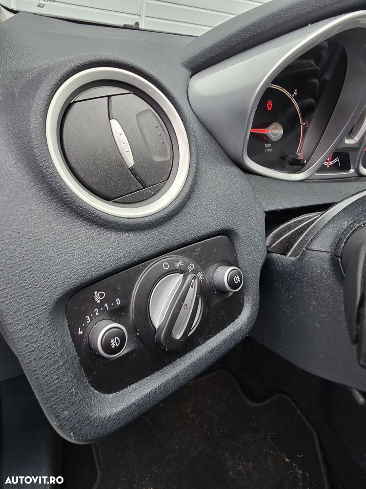 Ford Fiesta 1.6 TDCI Titanium - 11