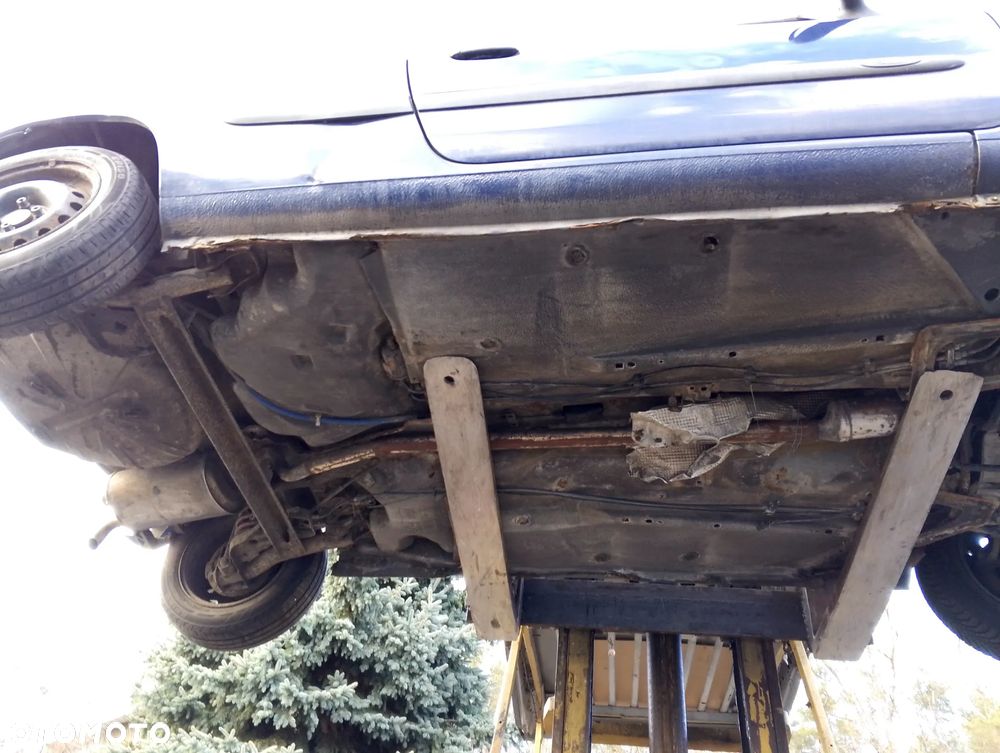 Renault Clio II (98-01r.) 1.2 B 58KM. Silnik D7F 710 Skrzynia JB1 991 (JB1991) lakier OV460.Cały na części. GWARANCJA !!! Przód Tył Zestaw Komplet Drzwi Klapa Zderzak Błotnik Maska Grill Atrapa Szyba Pas Lampa Lusterko Boczki Fotel Kanapa Kokpit Deska Rozdzielcza Przełącznik Włącznik Sterownik Przewody Wiązka Instalacja Moduł Komputer Czujnik Listwa Pompa Alternator Wtryski Głowica Rozrusznik Kompresor Sprzęgło Dwumas Silnik Skrzynia ABS Klimatyzacji Paliwa Wspomagania Kolektor Turbina Przepustnica Zawór Chłodnica Koło Hak Belka Sanki Zawieszenie Mcpherson Półoś Amortyzator Wydech Tłumik Zacisk Most - 10