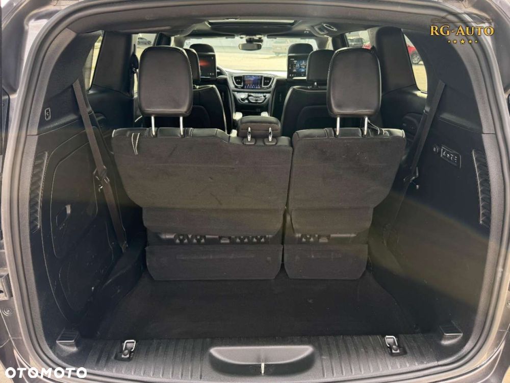 Chrysler Pacifica - 30