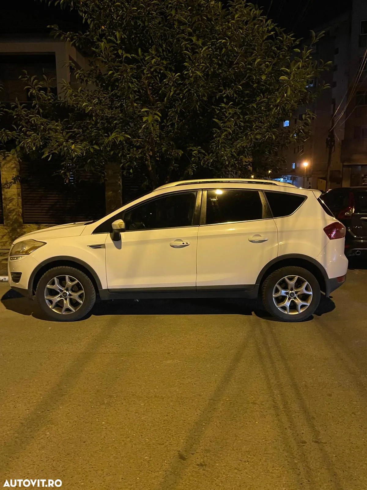 Ford Kuga 2.0 TDCi 4WD Powershift Titanium - 4