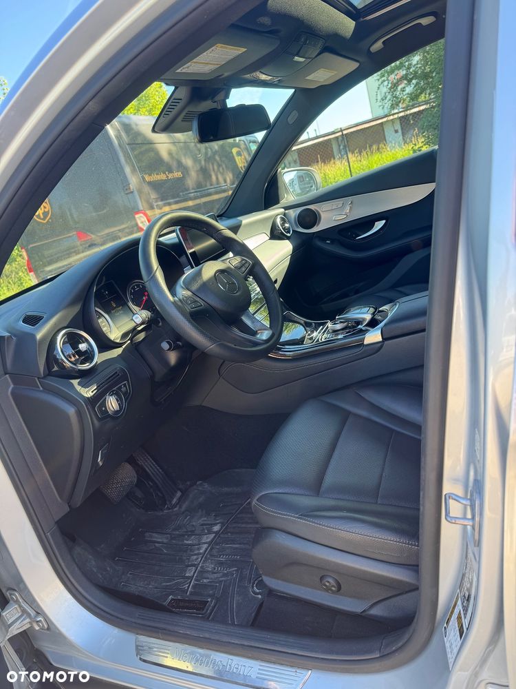 Mercedes-Benz GLC 300 4Matic 9G-TRONIC AMG Line - 8