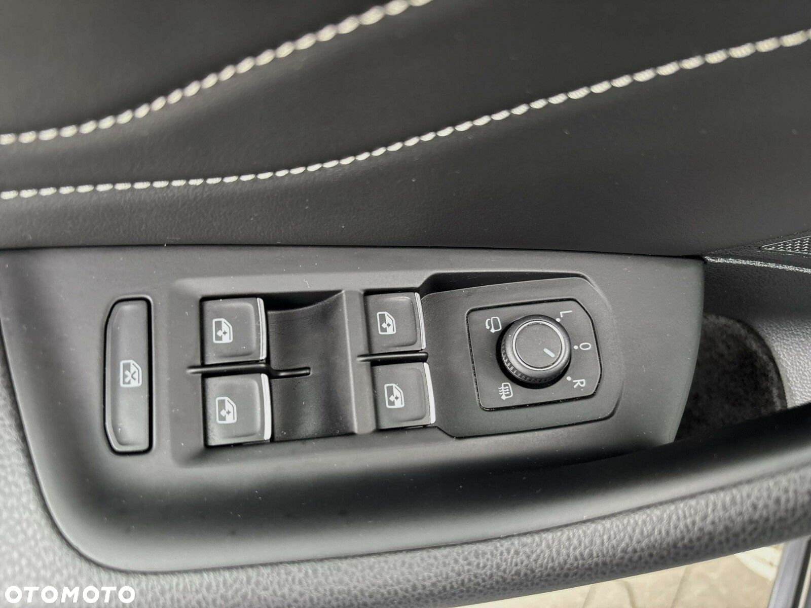 Volkswagen Passat 2.0 TDI Elegance DSG - 33