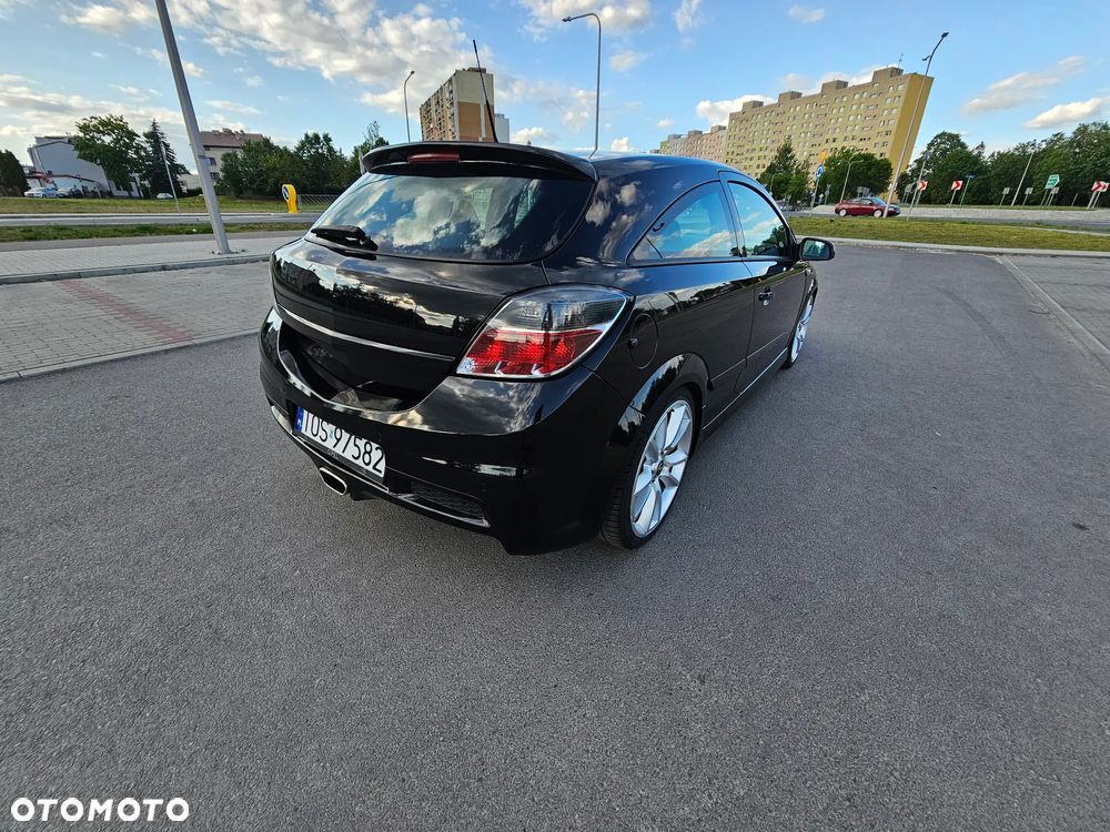 Opel Astra 2.0 T OPC - 11
