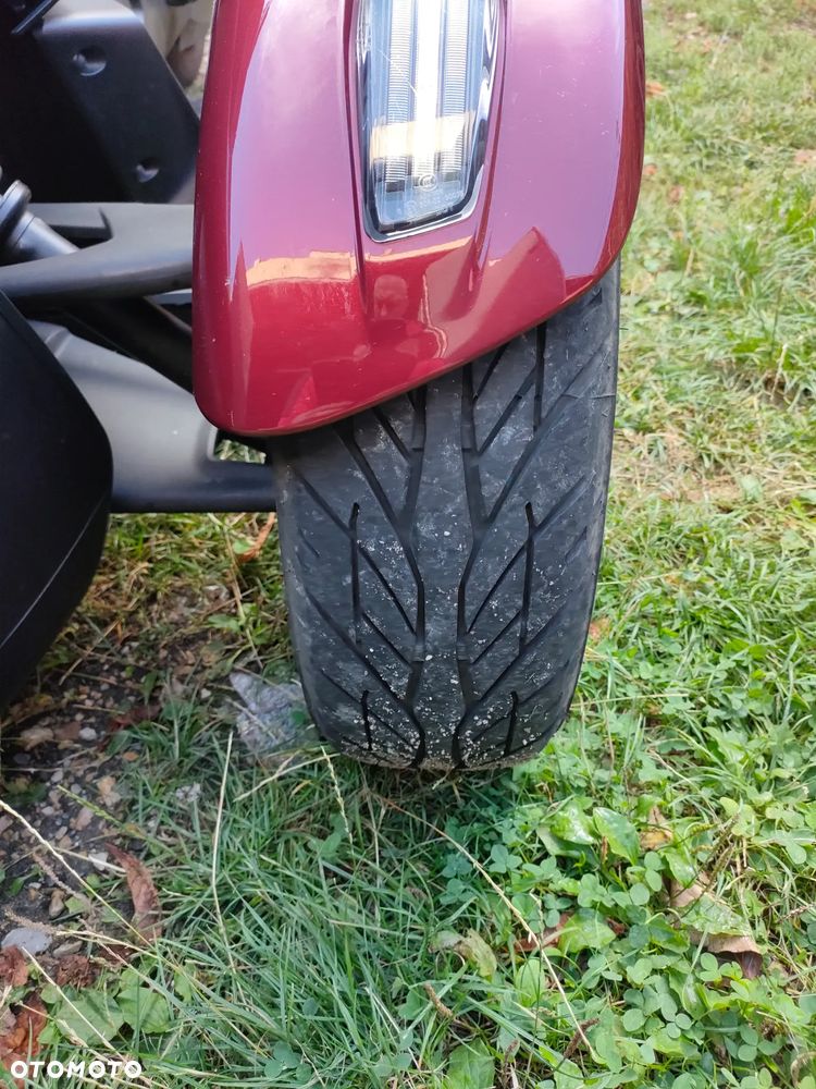 Can-Am Spyder - 15