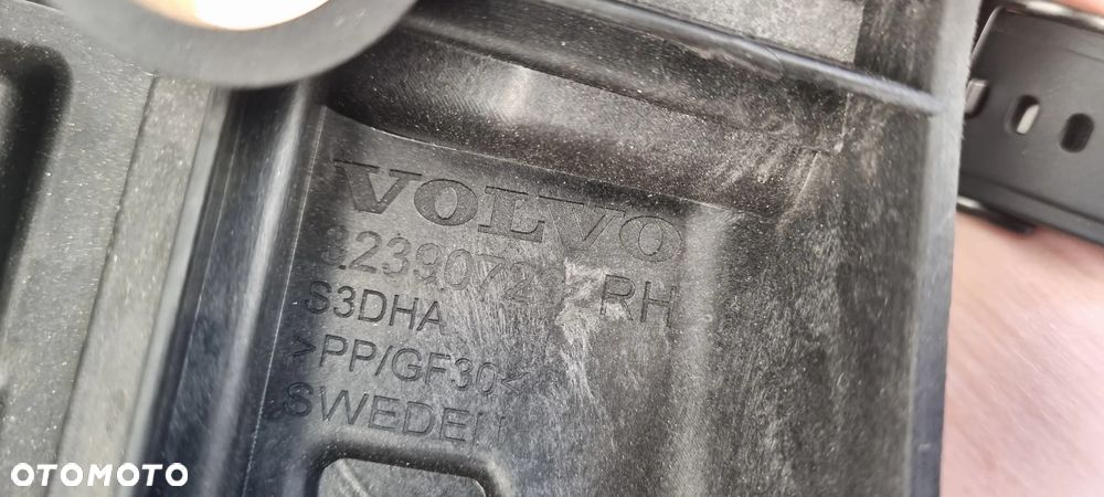 VOLVO V60 II 2019- Ślizg prawy zderzak tył oryginał - 5