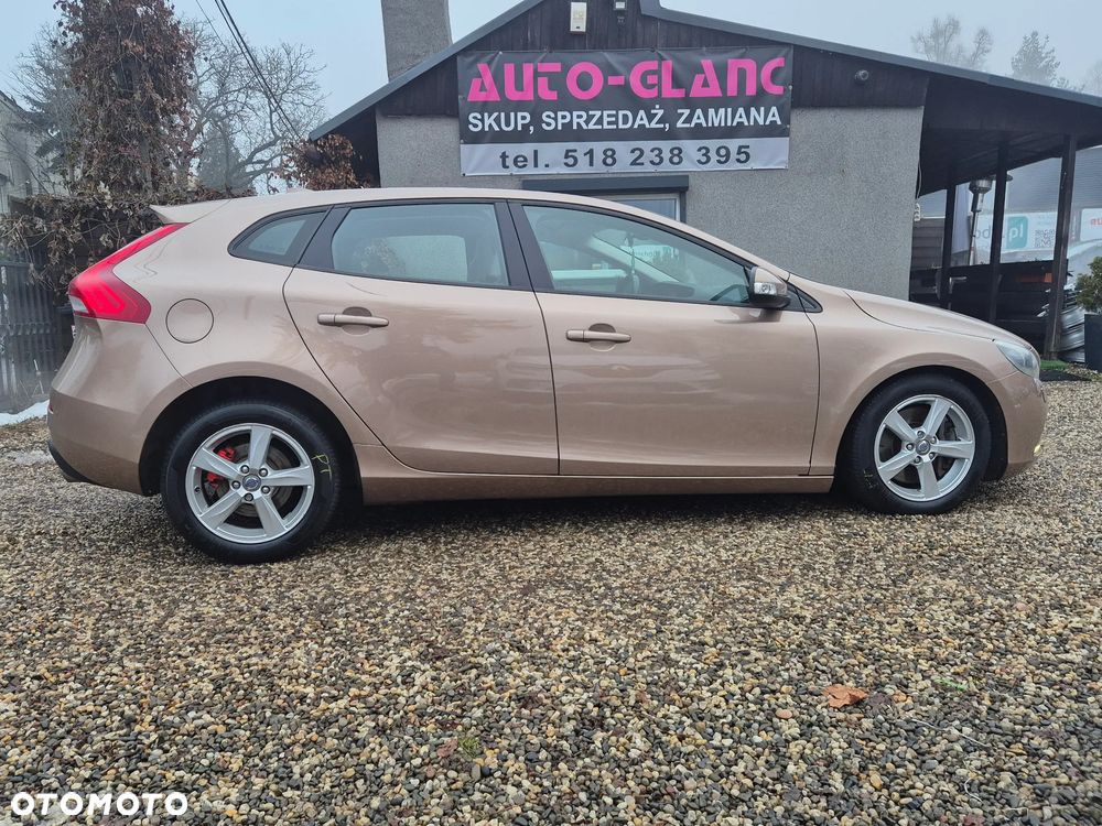 Volvo V40 D3 Momentum - 25
