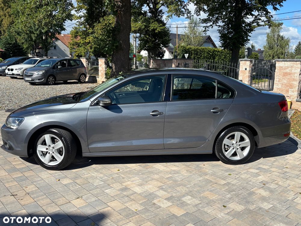Volkswagen Jetta 1.6 TDI DPF Highline - 4