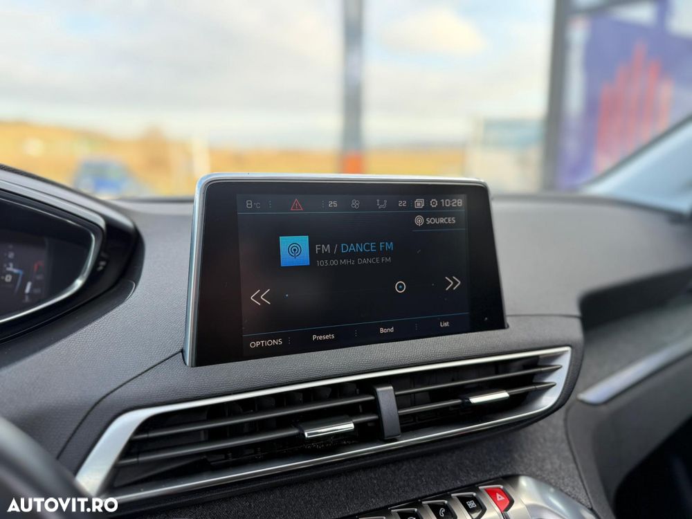 Peugeot 3008 PureTech 130 Stop & Start GPF Allure Pack - 24