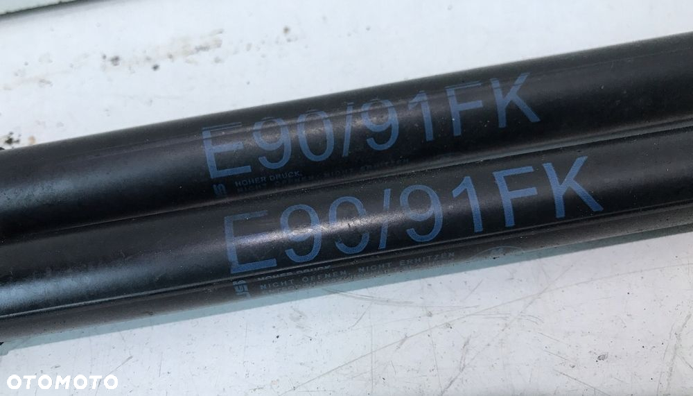 SIŁOWNIKI MASKI PRZEDNIEJ 7060550 KOMPLET BMW E90 - 2