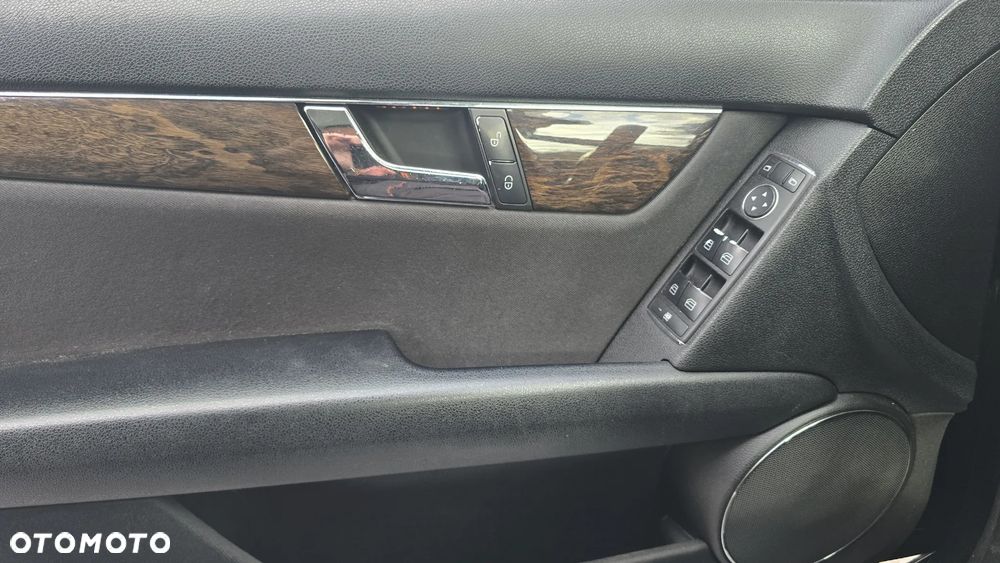 Mercedes-Benz Klasa C 220 CDI Elegance - 16