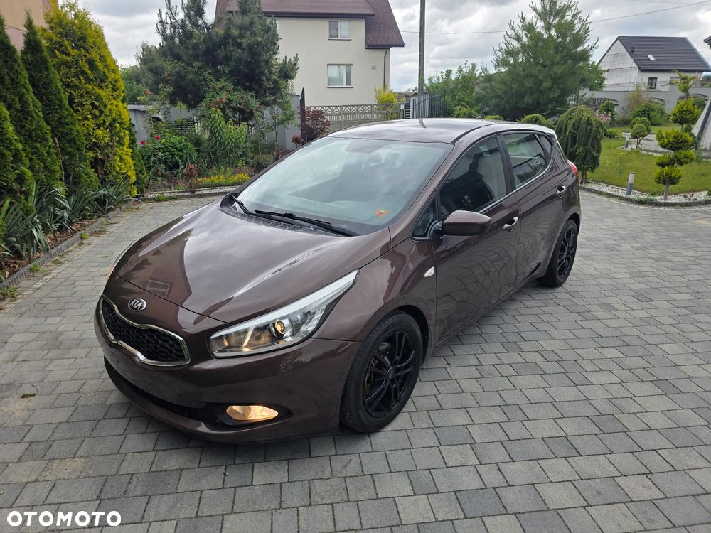 Kia Ceed 1.6 GDI Dream-Team Edition - 4