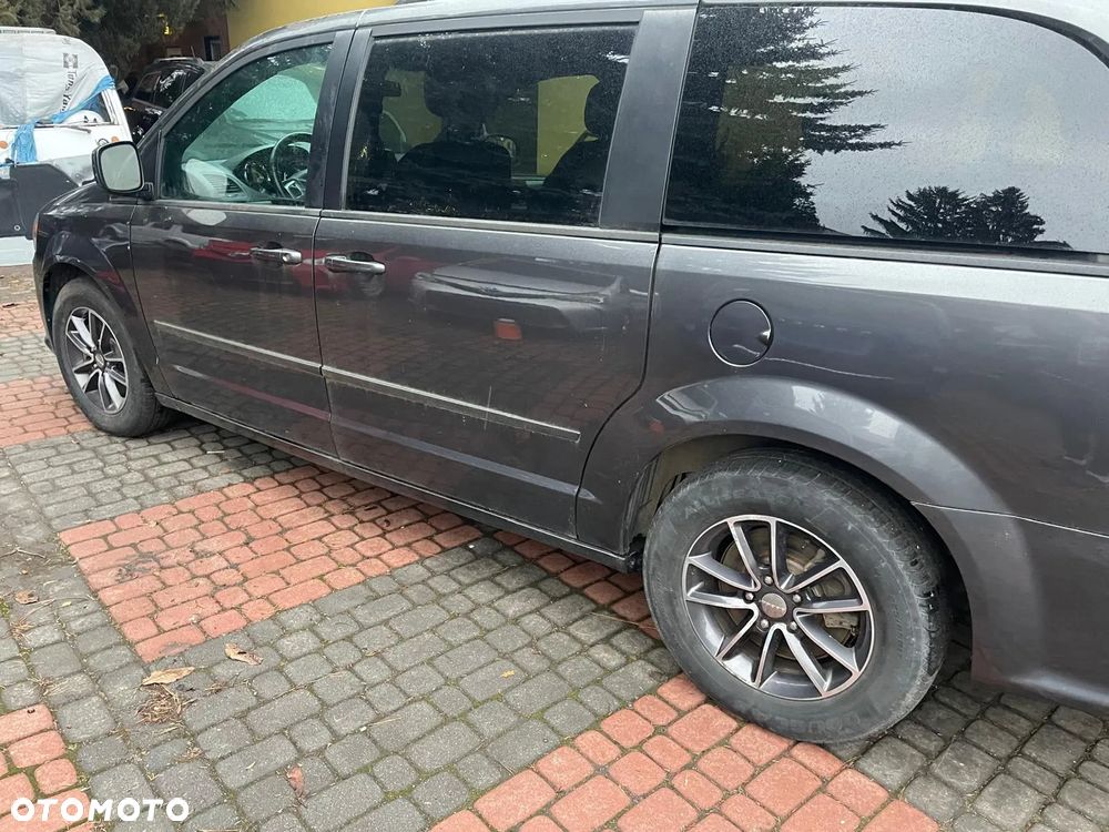 Dodge Grand Caravan - 10