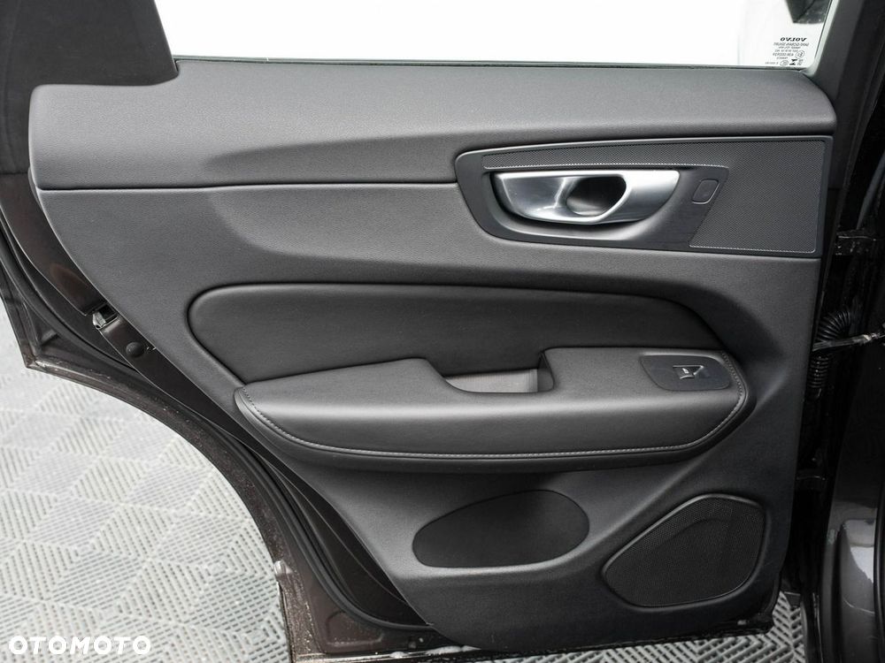 Volvo XC 60 B5 B AWD Plus Dark - 22