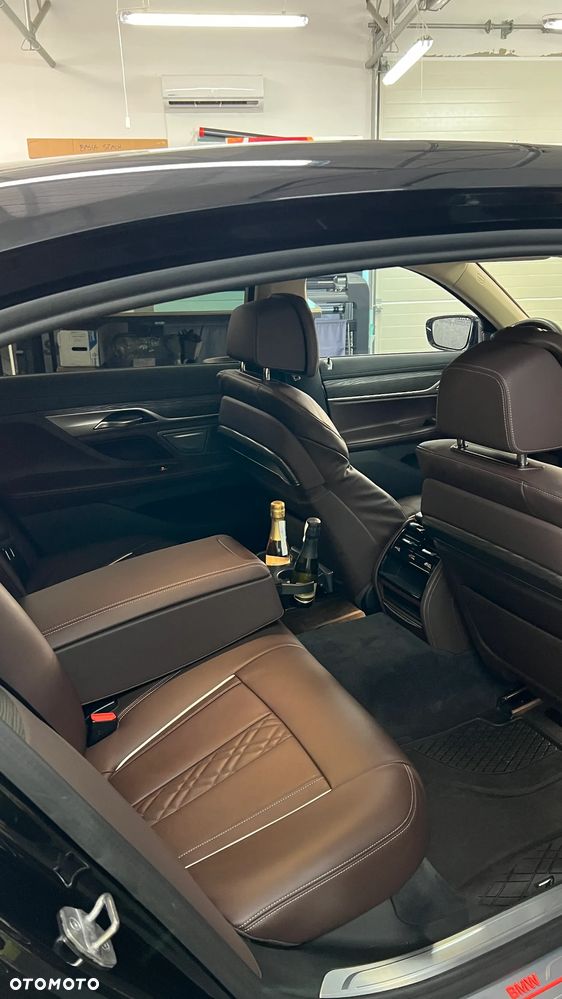 BMW Seria 7 730Ld xDrive mHEV - 29