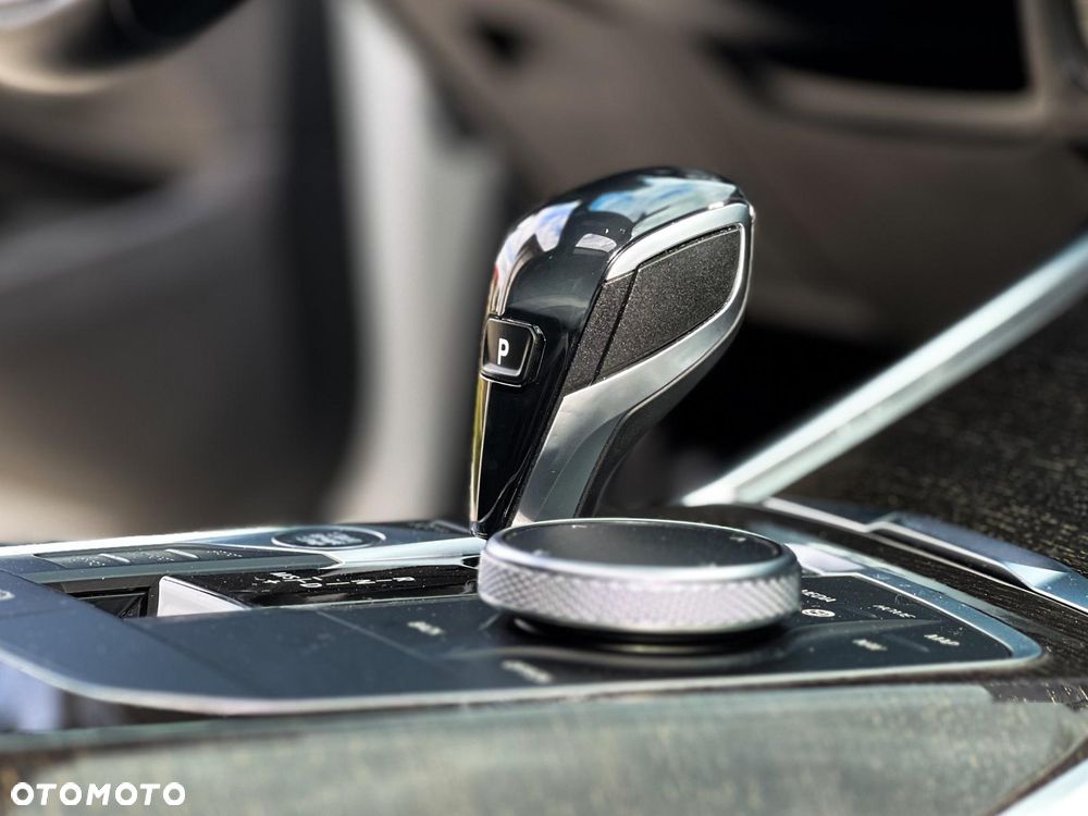 BMW Seria 3 330i Sport Line sport - 35