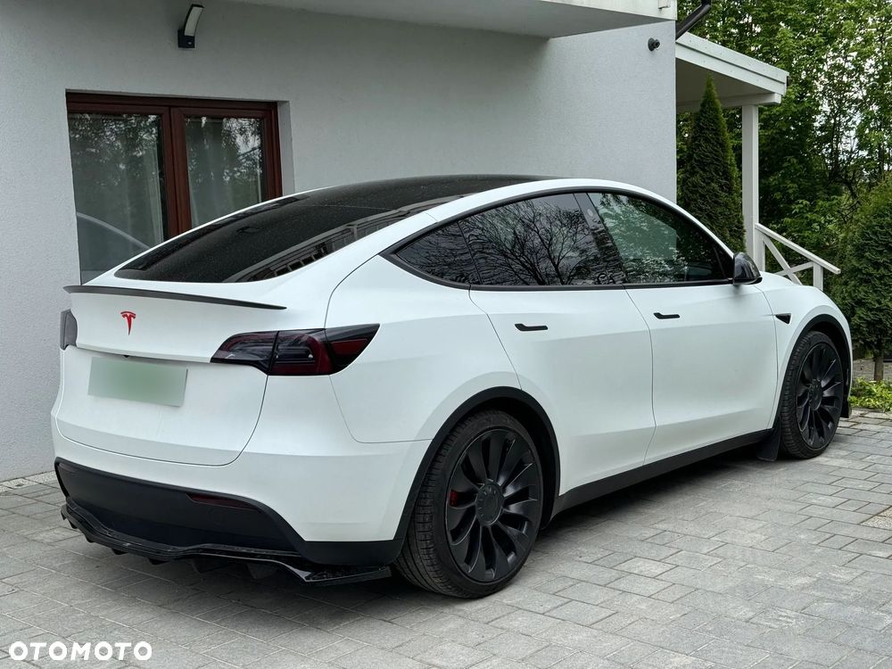 Tesla Y Performance AWD - 1
