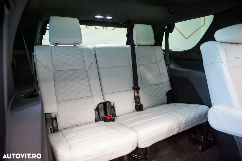 Cadillac Escalade - 34