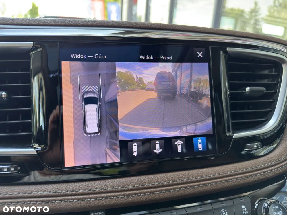 Chrysler Pacifica - 34