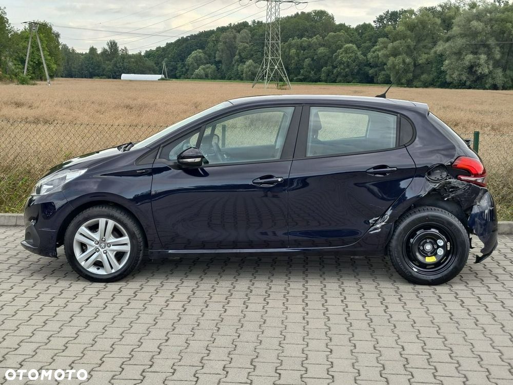 Peugeot 208 - 4