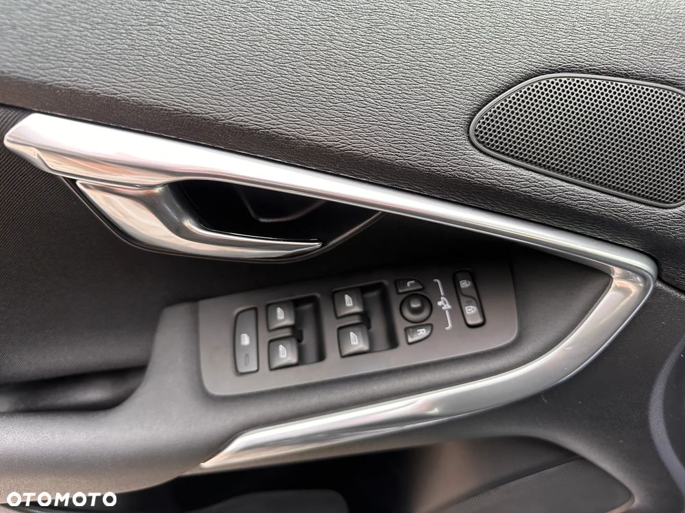 Volvo V40 D2 Summum - 26