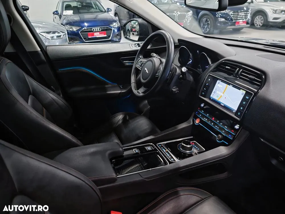 Jaguar F-Pace 20d AWD Aut. Prestige - 8