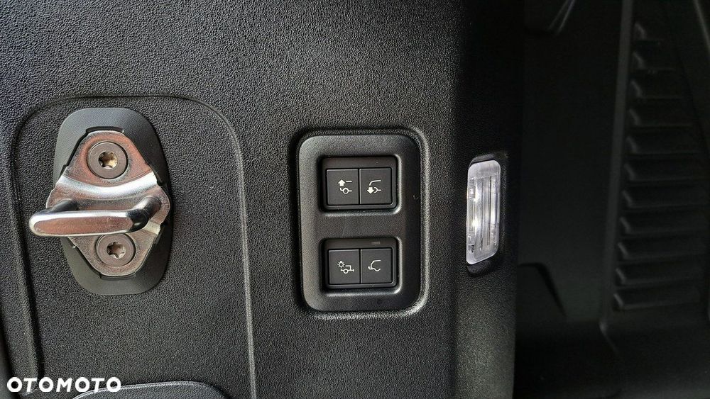 Land Rover Defender - 37