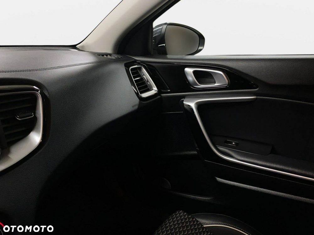 Kia XCeed - 37