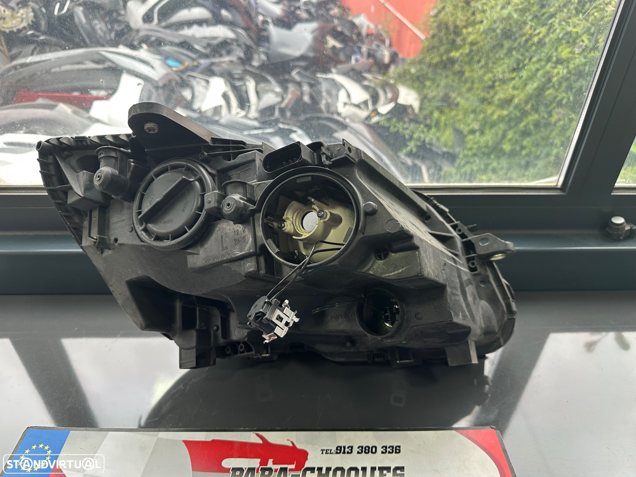 Farol Mercedes c 205 halogénio - 5