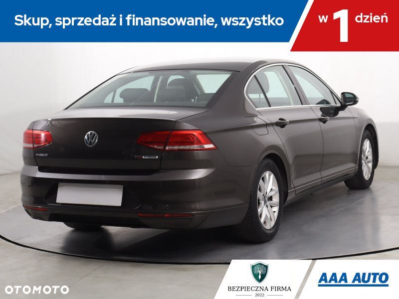 Volkswagen Passat - 7