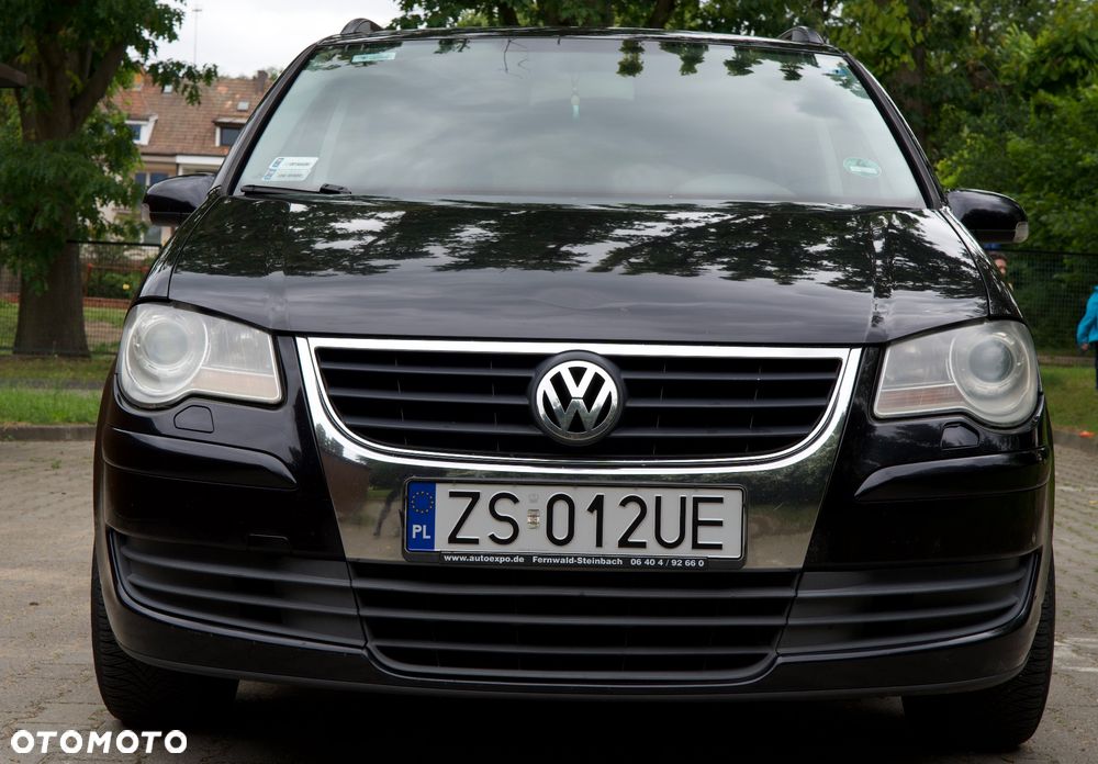 Volkswagen Touran 1.6 FSI Basis - 17