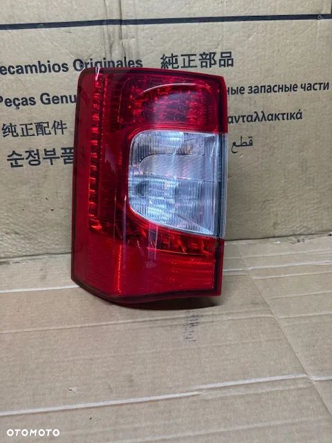 Lampy tył Chrysler Town Country