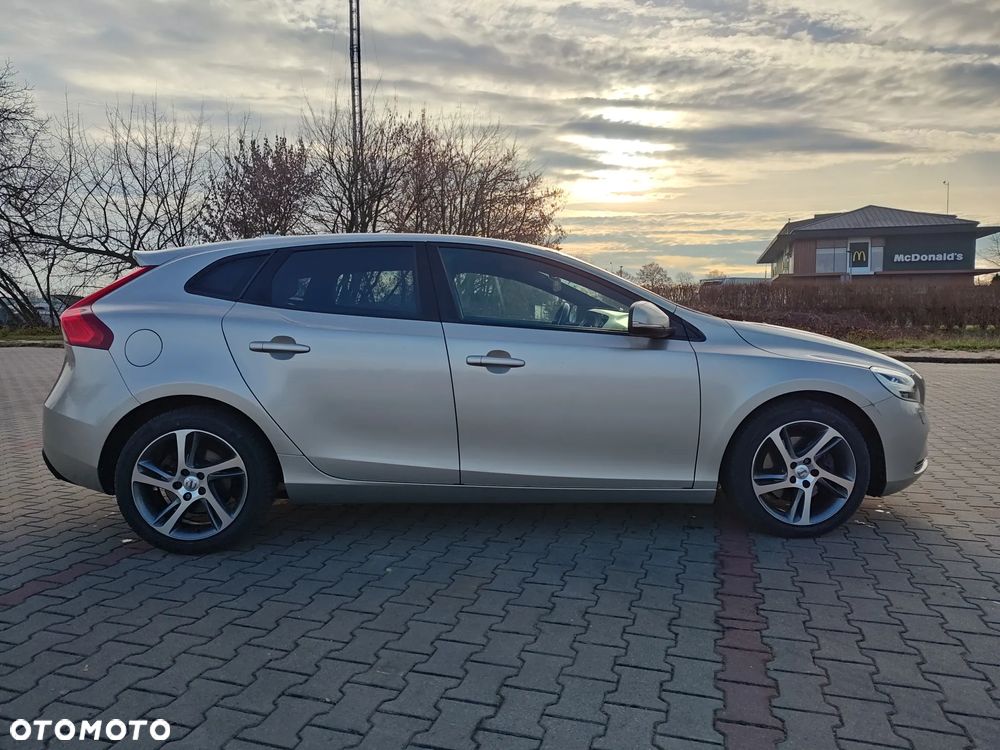 Volvo V40 D3 Momentum - 4