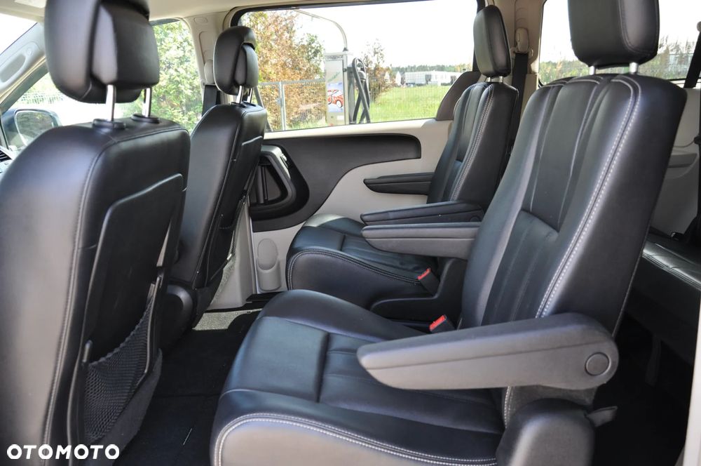 Chrysler Town & Country 3.6 Touring - 30
