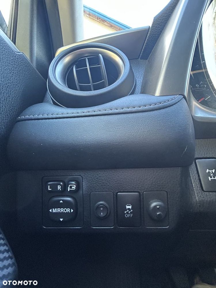 Toyota RAV4 2.0 D-4D Premium - 24