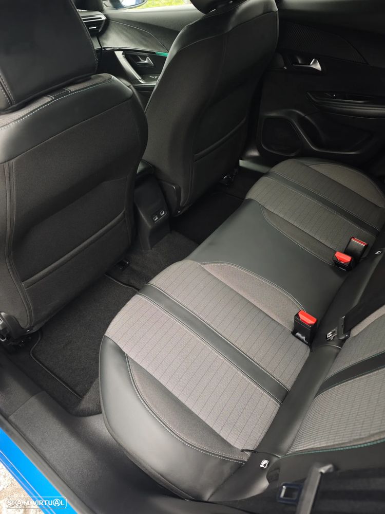 Peugeot 2008 1.2 PureTech Allure Pack EAT8 - 17