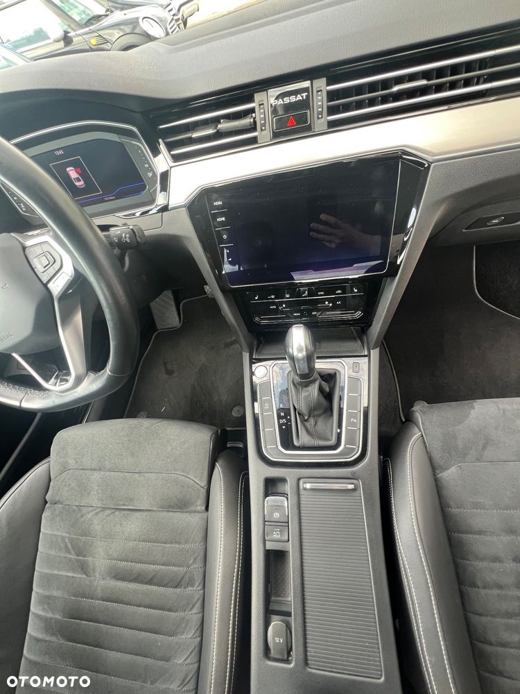 Volkswagen Passat - 11