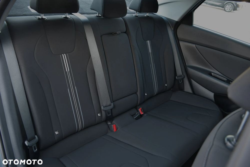 Hyundai Elantra 1.6 Smart - 24
