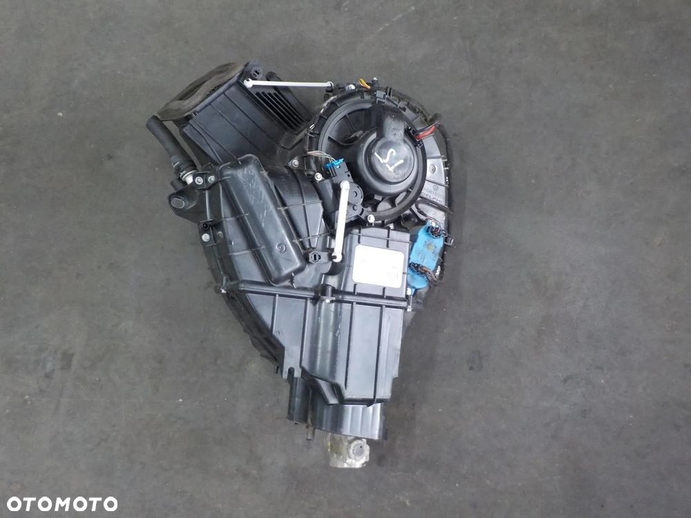 VW T5 DMUCHAWA PAROWNIK KLIMATYZACJI TYŁ CLIMATRONIC - 1