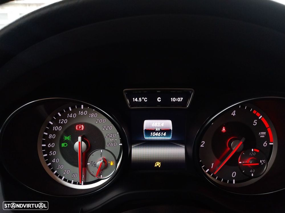 Mercedes-Benz CLA 180 d Shooting Brake AMG Line - 6