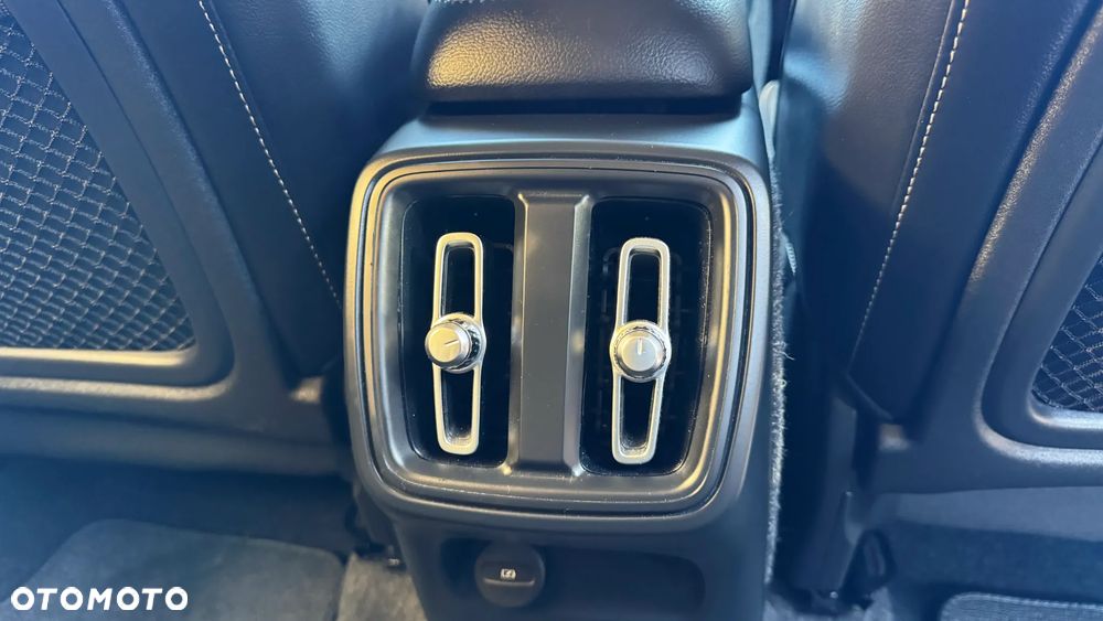 Volvo XC 40 D4 AWD Inscription - 24