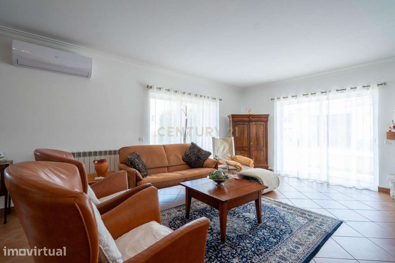 Moradia térrea T3+2  em bom estado com varanda coberta,terraço, piscin - Grande imagem: 2/60