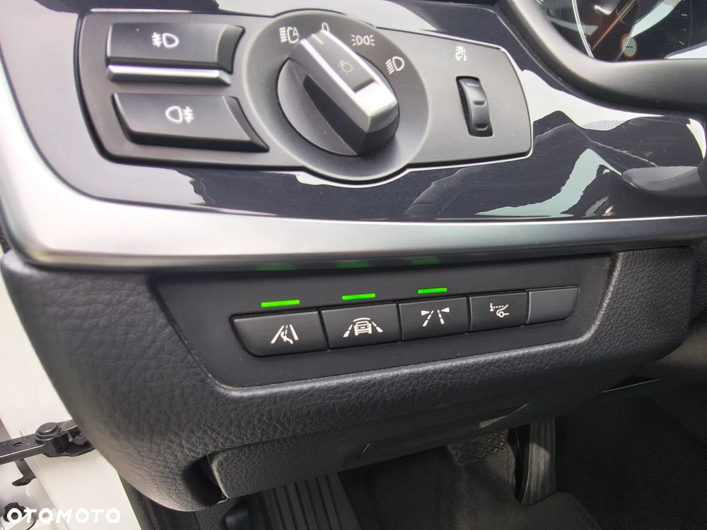 BMW Seria 5 525d xDrive Sport-Aut Luxury Line - 25