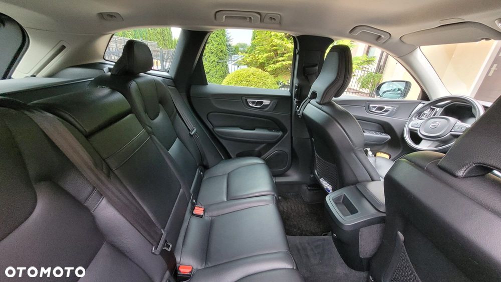 Volvo XC 60 D4 Momentum Pro - 26